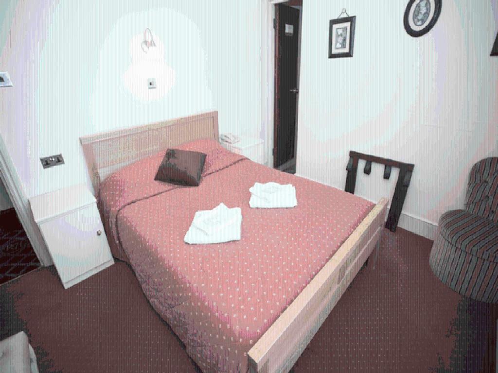 Oyo Ridgeway Hotel Chingford Szoba fotó